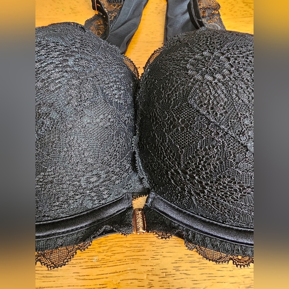 PINK VICTORIAS SECRET Lacy Black Push Up Date Bra, Front Clasp Size 32DDD - Picture 2 of 5